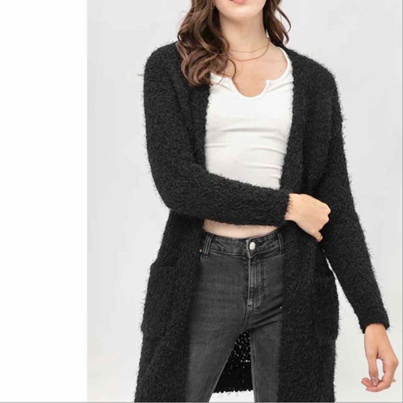 COZY KNIT FUZZY OPEN FRONT CARDIGAN IN BLACK - Picture 4 of 8